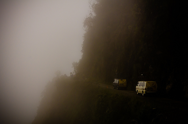 дорога смерти на автобусе в боливии
