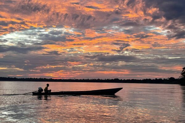 Закат на реке Амазонка