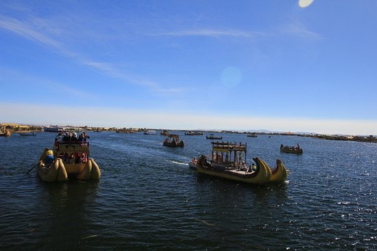 лодки и катамараны на озере титикака